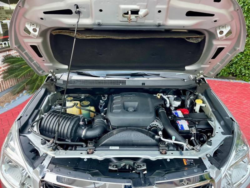 CHEVROLET - S10 - 2014/2014 - Prata - R$ 105.000,00