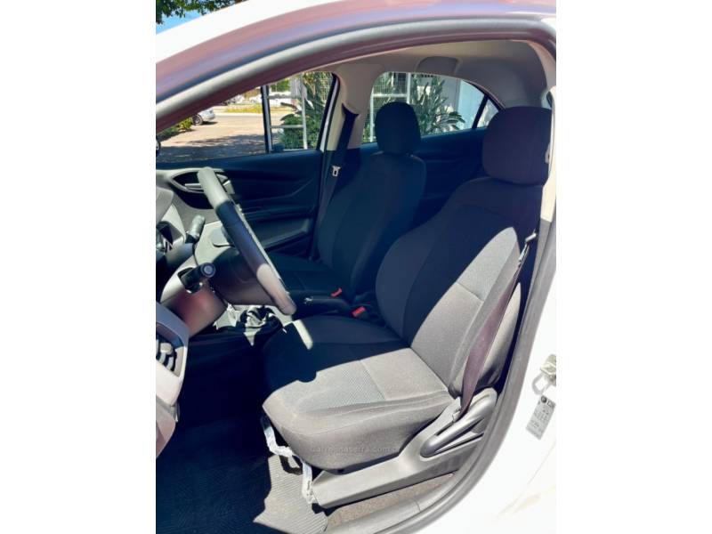 CHEVROLET - ONIX - 2017/2017 - Branca - R$ 48.900,00
