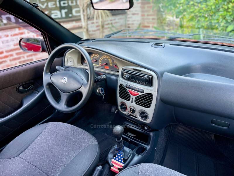 FIAT - PALIO - 2002/2002 - Vermelha - R$ 18.900,00