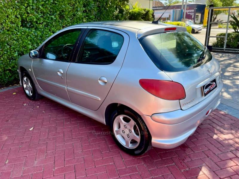 PEUGEOT - 206 - 2007/2008 - Prata - R$ 17.900,00