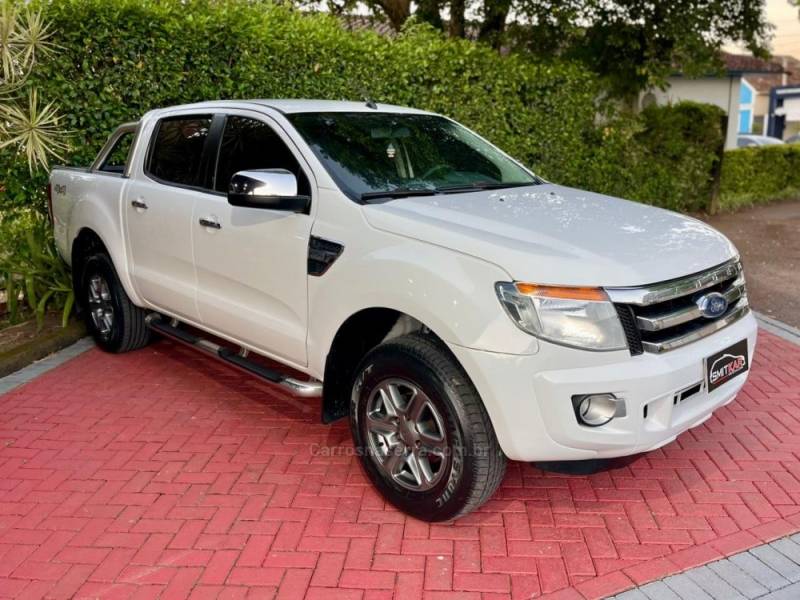 FORD - RANGER - 2013/2014 - Branca - R$ 105.900,00