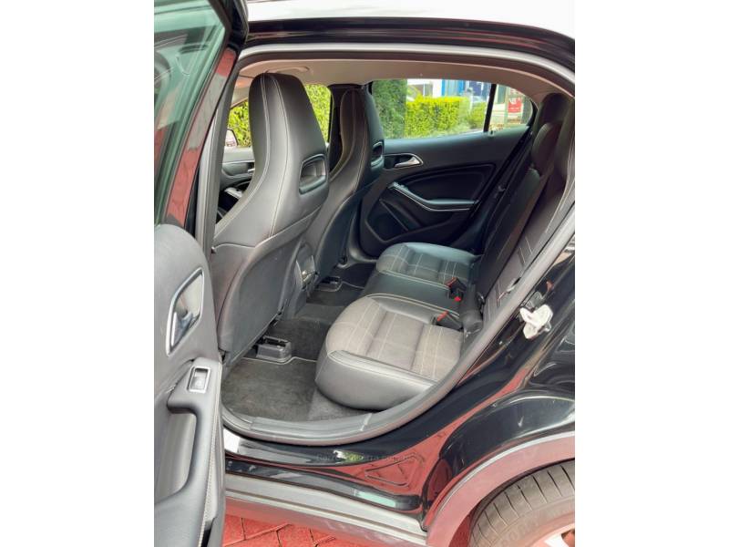 MERCEDES-BENZ - GLA 200 - 2017/2017 - Preta - R$ 115.900,00