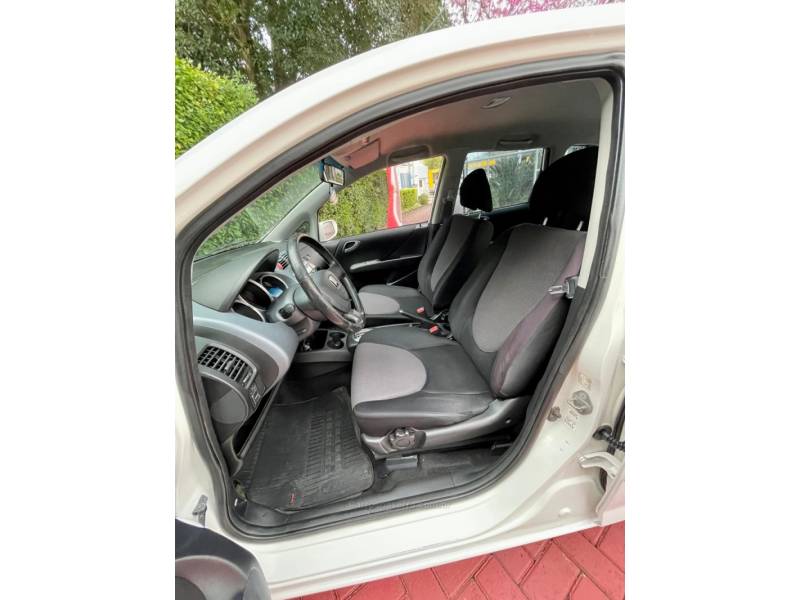 HONDA - FIT - 2006/2007 - Branca - R$ 39.900,00