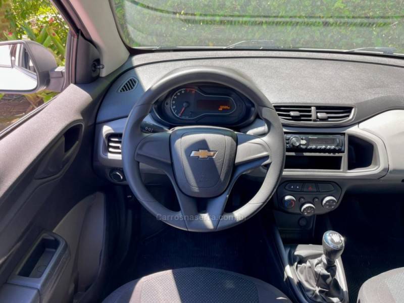 CHEVROLET - ONIX - 2017/2017 - Branca - R$ 48.900,00