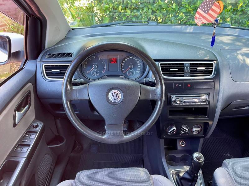 VOLKSWAGEN - SPACEFOX - 2011/2012 - Branca - R$ 42.900,00
