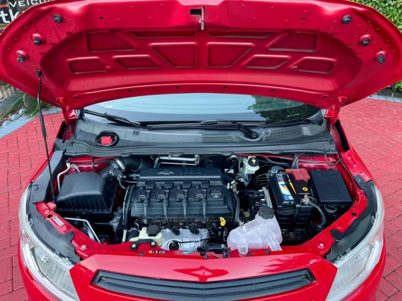 CHEVROLET - ONIX - 2014/2015 - Vermelha - R$ 46.900,00