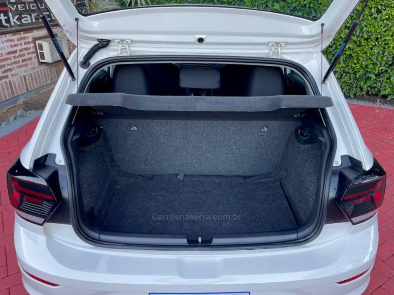 VOLKSWAGEN - POLO - 2023/2023 - Branca - R$ 75.900,00