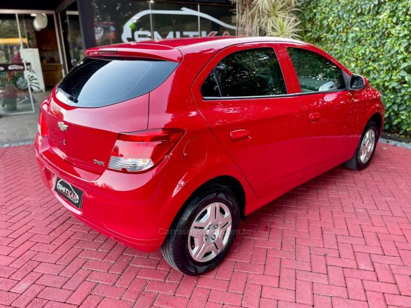 CHEVROLET - ONIX - 2014/2015 - Vermelha - R$ 46.900,00