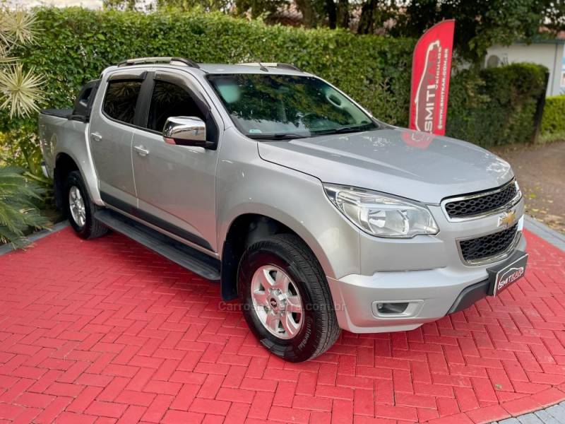 CHEVROLET - S10 - 2014/2014 - Prata - R$ 105.000,00