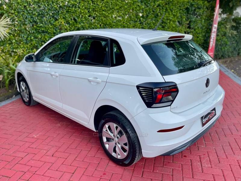 VOLKSWAGEN - POLO - 2023/2023 - Branca - R$ 75.900,00