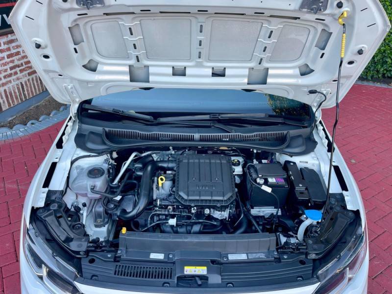 VOLKSWAGEN - POLO - 2023/2023 - Branca - R$ 75.900,00