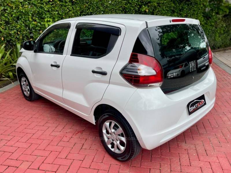 FIAT - MOBI - 2017/2018 - Branca - R$ 34.900,00