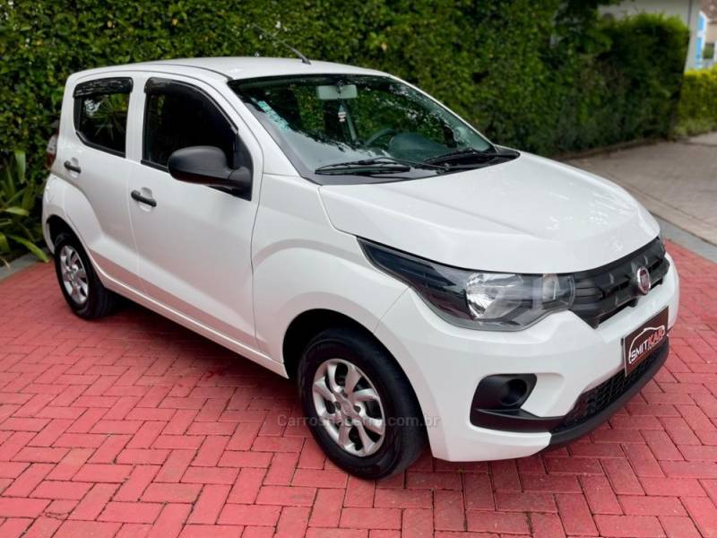 FIAT - MOBI - 2017/2018 - Branca - R$ 34.900,00
