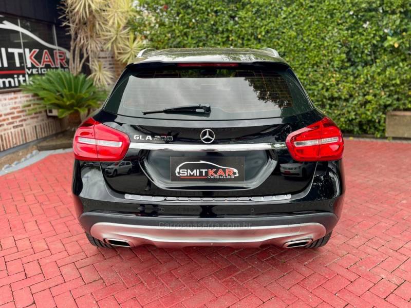 MERCEDES-BENZ - GLA 200 - 2017/2017 - Preta - R$ 115.900,00