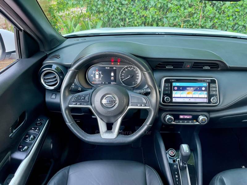 NISSAN - KICKS - 2018/2019 - Branca - R$ 88.900,00
