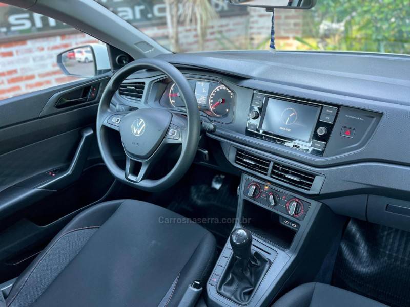 VOLKSWAGEN - POLO - 2023/2023 - Branca - R$ 75.900,00