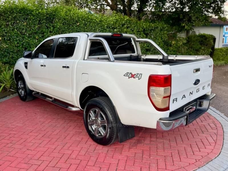 FORD - RANGER - 2013/2014 - Branca - R$ 105.900,00