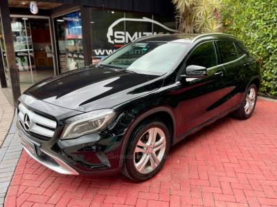 MERCEDES-BENZ - GLA 200 - 2017/2017 - Preta - R$ 115.900,00