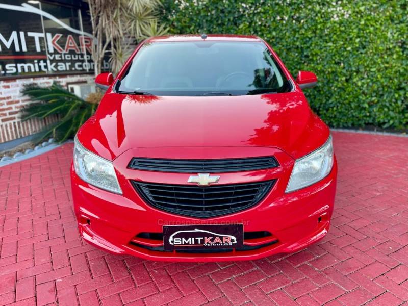 CHEVROLET - ONIX - 2014/2015 - Vermelha - R$ 46.900,00