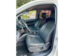 FORD - RANGER - 2013/2014 - Branca - R$ 105.900,00