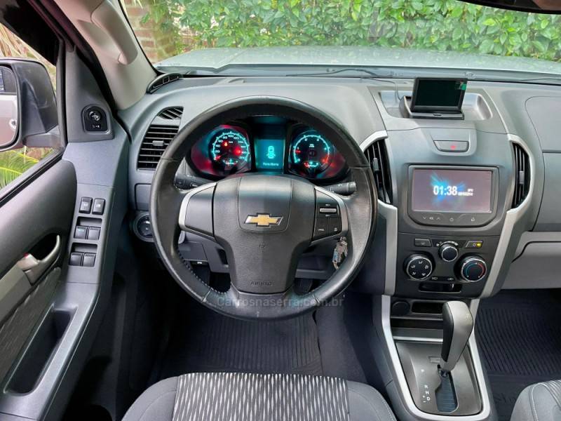 CHEVROLET - S10 - 2014/2014 - Prata - R$ 105.000,00