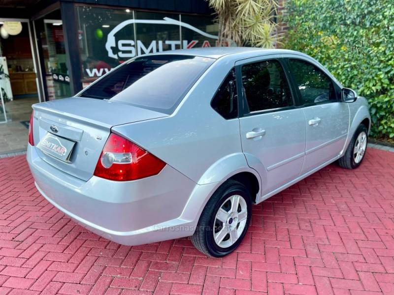 FORD - FIESTA - 2009/2009 - Prata - R$ 32.900,00