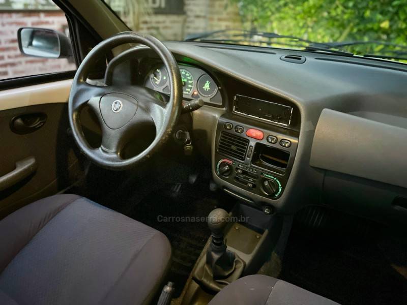 FIAT - PALIO - 2003/2003 - Branca - R$ 15.900,00