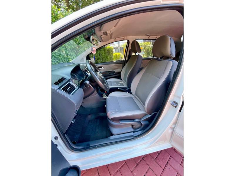VOLKSWAGEN - SPACEFOX - 2011/2012 - Branca - R$ 42.900,00