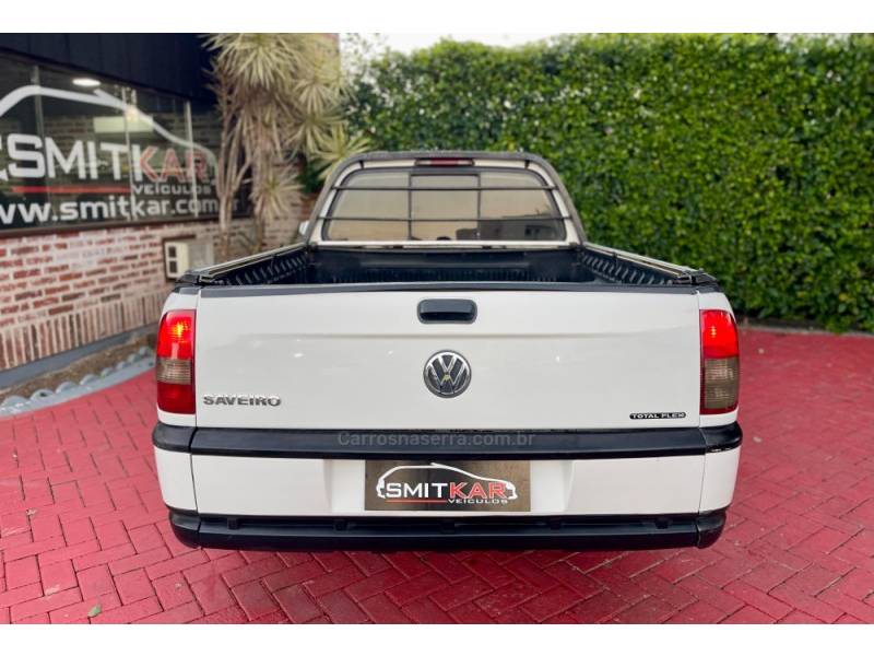 VOLKSWAGEN - SAVEIRO - 2005/2005 - Branca - R$ 25.900,00