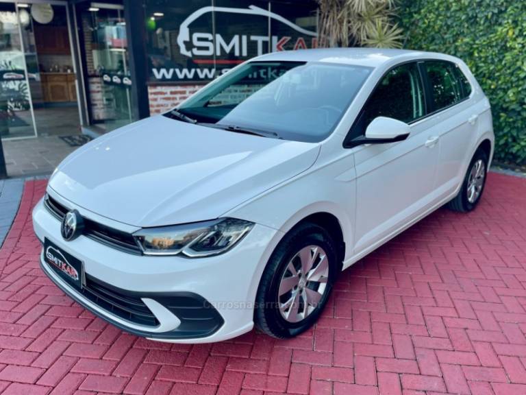 VOLKSWAGEN - POLO - 2023/2023 - Branca - R$ 75.900,00