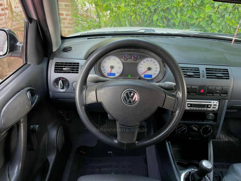 VOLKSWAGEN - SAVEIRO - 2005/2005 - Branca - R$ 25.900,00
