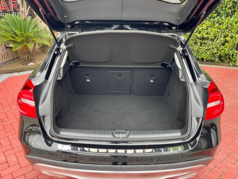 MERCEDES-BENZ - GLA 200 - 2017/2017 - Preta - R$ 115.900,00