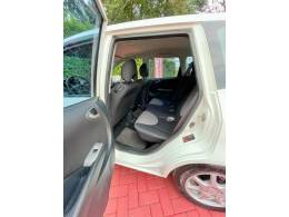 HONDA - FIT - 2006/2007 - Branca - R$ 39.900,00