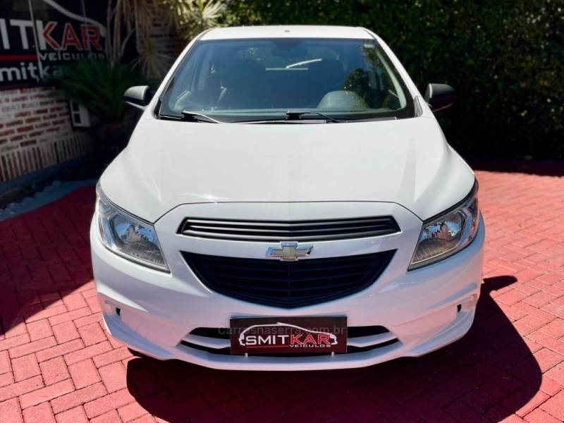 CHEVROLET - ONIX - 2017/2017 - Branca - R$ 48.900,00