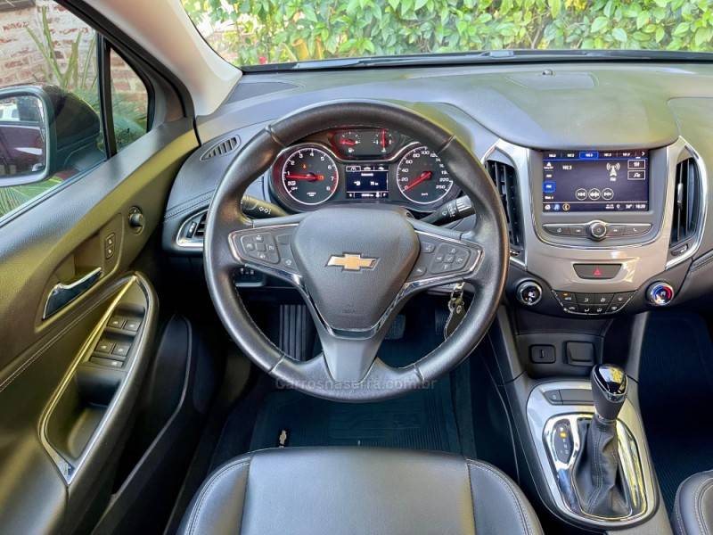 CHEVROLET - CRUZE - 2019/2020 - Vermelha - R$ 96.900,00