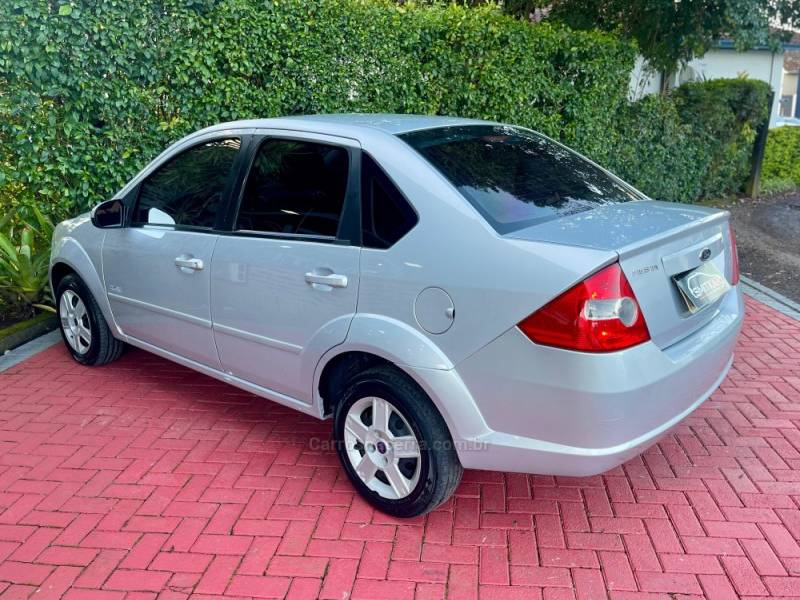 FORD - FIESTA - 2009/2009 - Prata - R$ 32.900,00