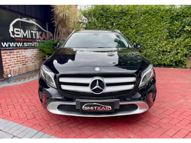 MERCEDES-BENZ - GLA 200 - 2017/2017 - Preta - R$ 115.900,00