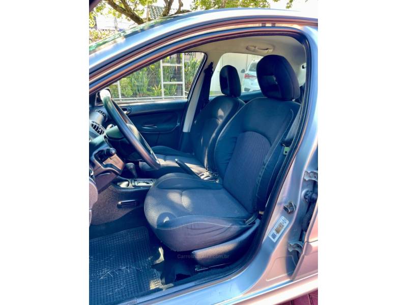 PEUGEOT - 206 - 2007/2008 - Prata - R$ 17.900,00