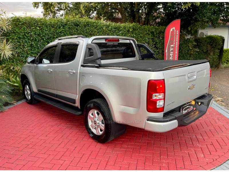 CHEVROLET - S10 - 2014/2014 - Prata - R$ 105.000,00