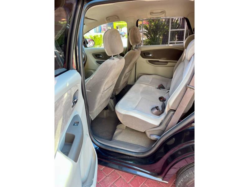 CHEVROLET - SPIN - 2014/2014 - Preta - R$ 56.900,00