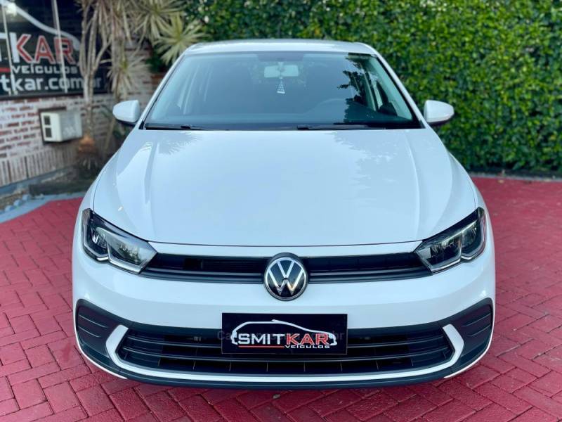 VOLKSWAGEN - POLO - 2023/2023 - Branca - R$ 75.900,00