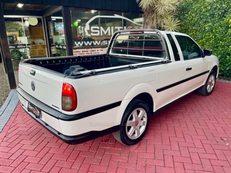 VOLKSWAGEN - SAVEIRO - 2005/2005 - Branca - R$ 25.900,00