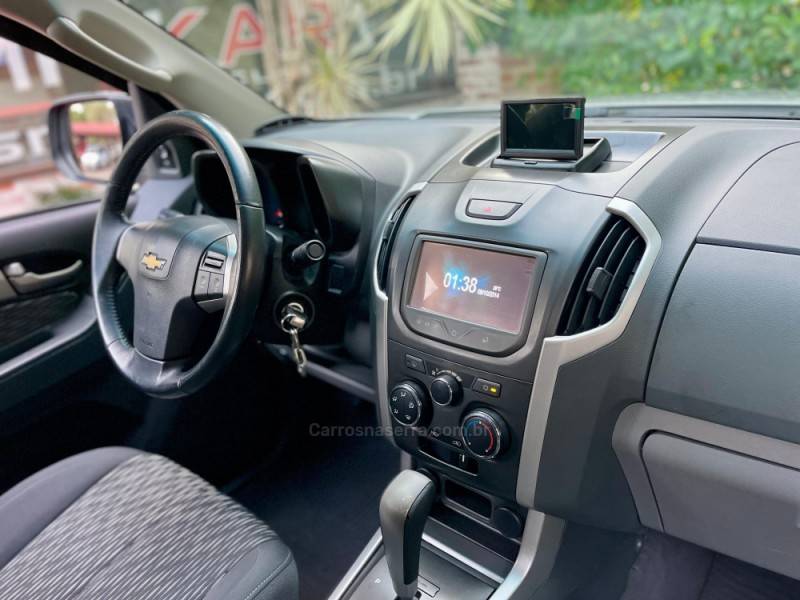 CHEVROLET - S10 - 2014/2014 - Prata - R$ 105.000,00