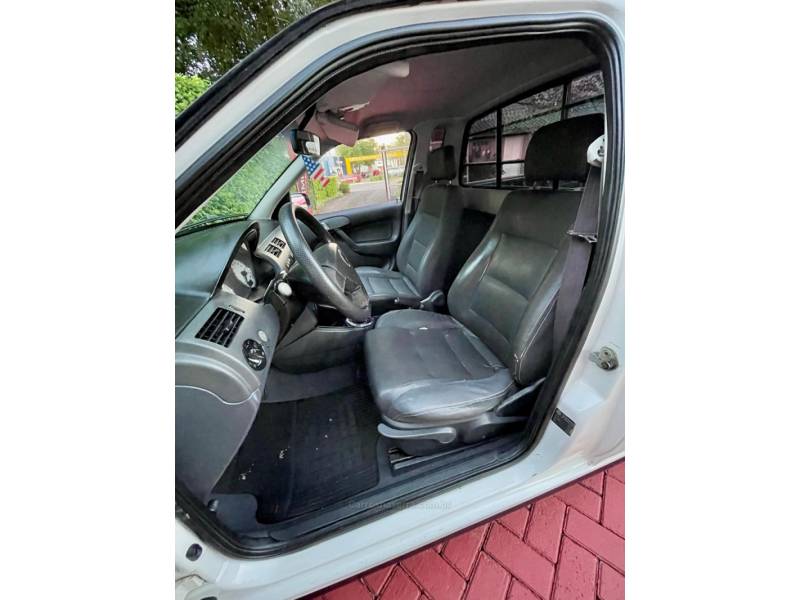 VOLKSWAGEN - SAVEIRO - 2005/2005 - Branca - R$ 25.900,00