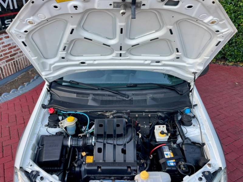 FIAT - STRADA - 2015/2016 - Branca - R$ 65.900,00