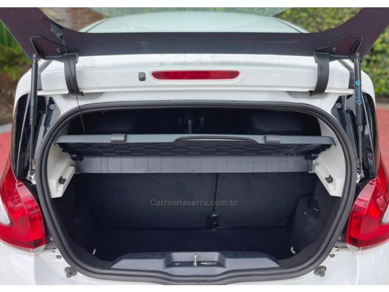 FIAT - MOBI - 2017/2018 - Branca - R$ 34.900,00