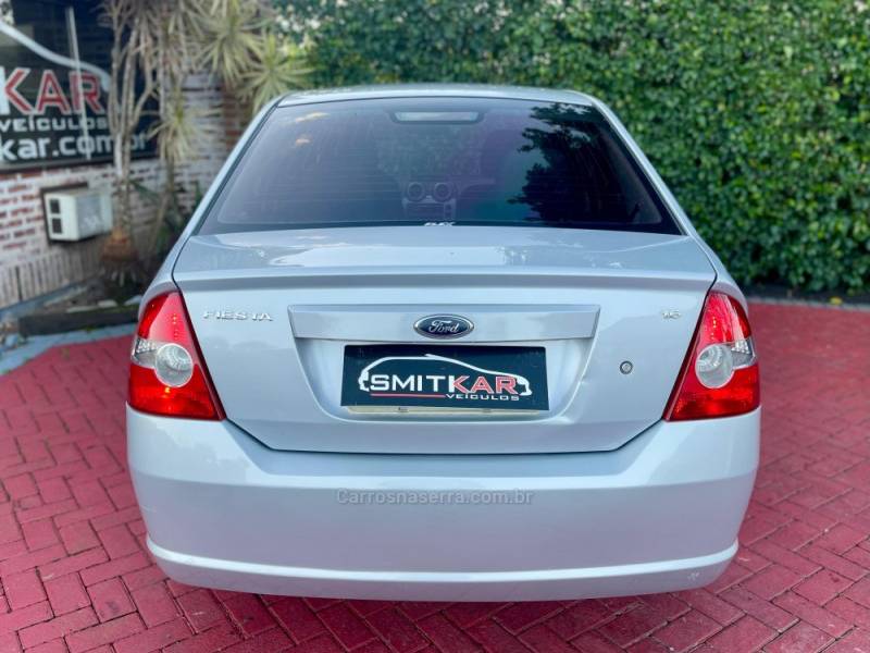 FORD - FIESTA - 2009/2009 - Prata - R$ 32.900,00