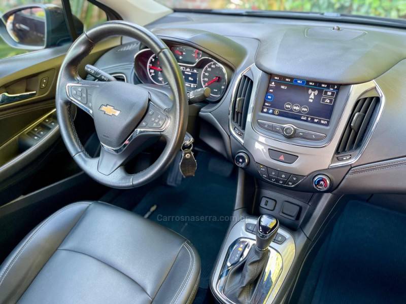 CHEVROLET - CRUZE - 2019/2020 - Vermelha - R$ 96.900,00