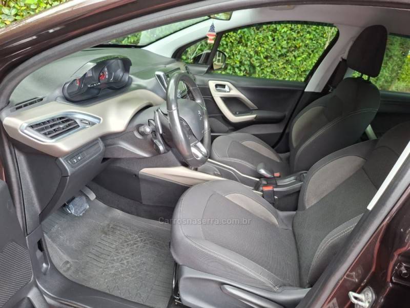 PEUGEOT - 2008 - 2016/2017 - Marrom - R$ 56.900,00