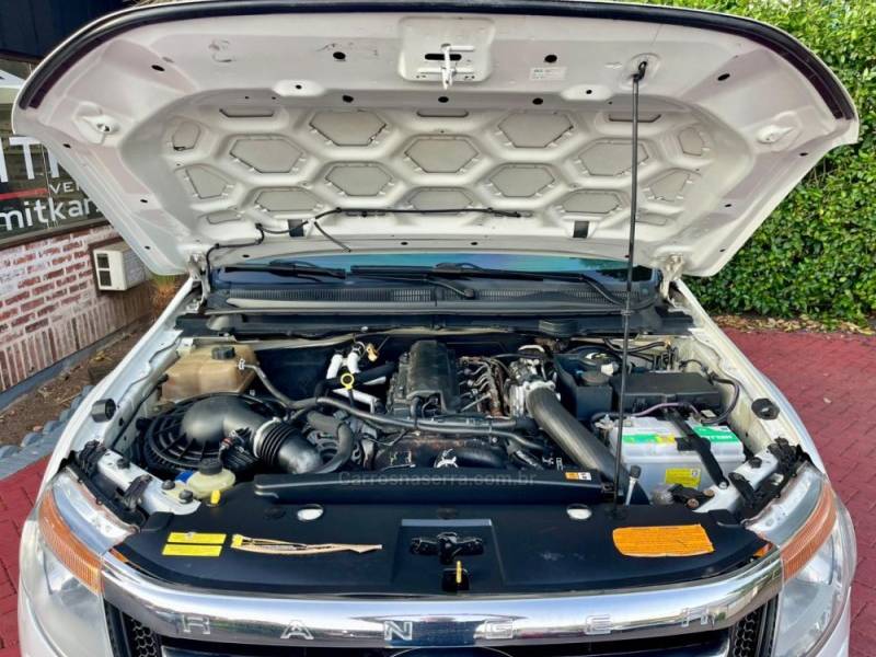 FORD - RANGER - 2013/2014 - Branca - R$ 105.900,00